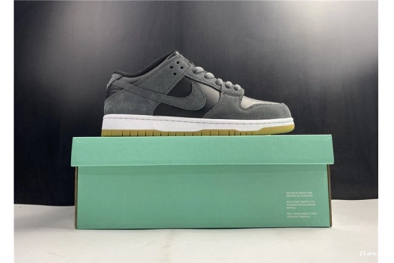 AR0778-001 Dark Black Grey Gum SB Dunk Nike Low 1121